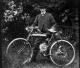 Hiorth Albert CF med motorisert sykkel.jpg