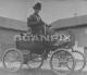 Hiorth Tekla i sin locomobile 1902.jpg