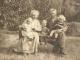Brinchmann Christopher og Erika med barnebarn 1925.jpg
